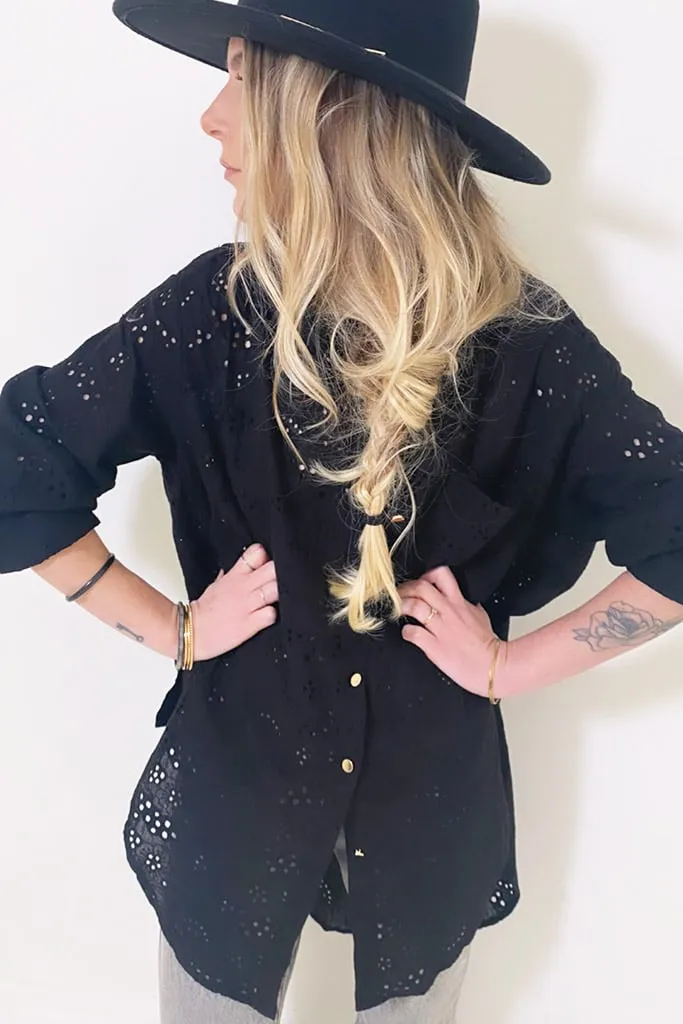 Chemise noire ajourée