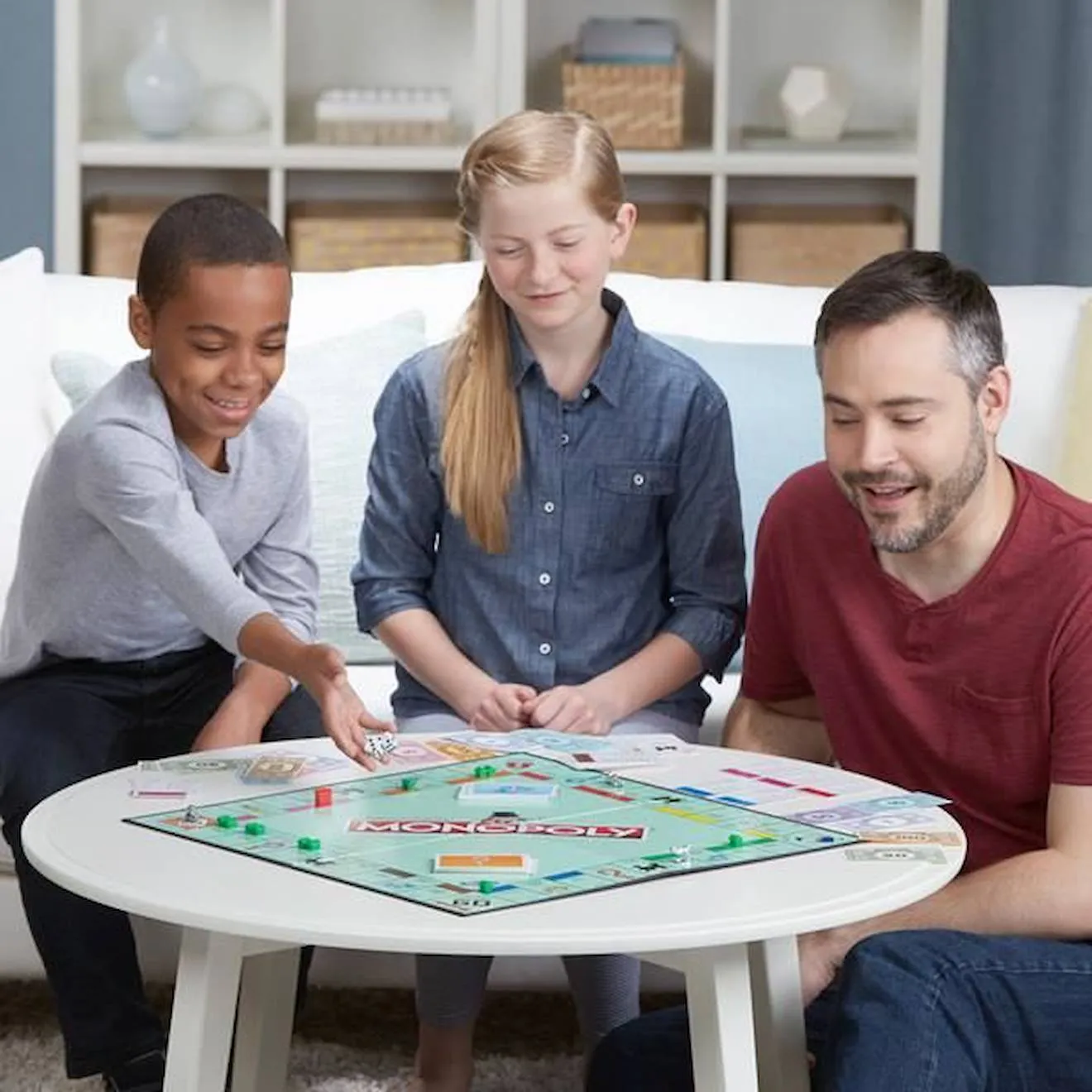 MONOPOLY - Jeu pour la famille et les enfants - 2 à 6 joueurs - dès 8 ans - Cartes choisies par le public incluses vert - Monopo