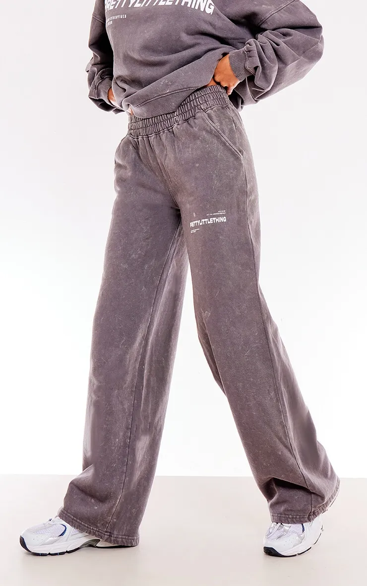 PRETTYLITTLETHING Jogging large marron délavé oversize à imprimé