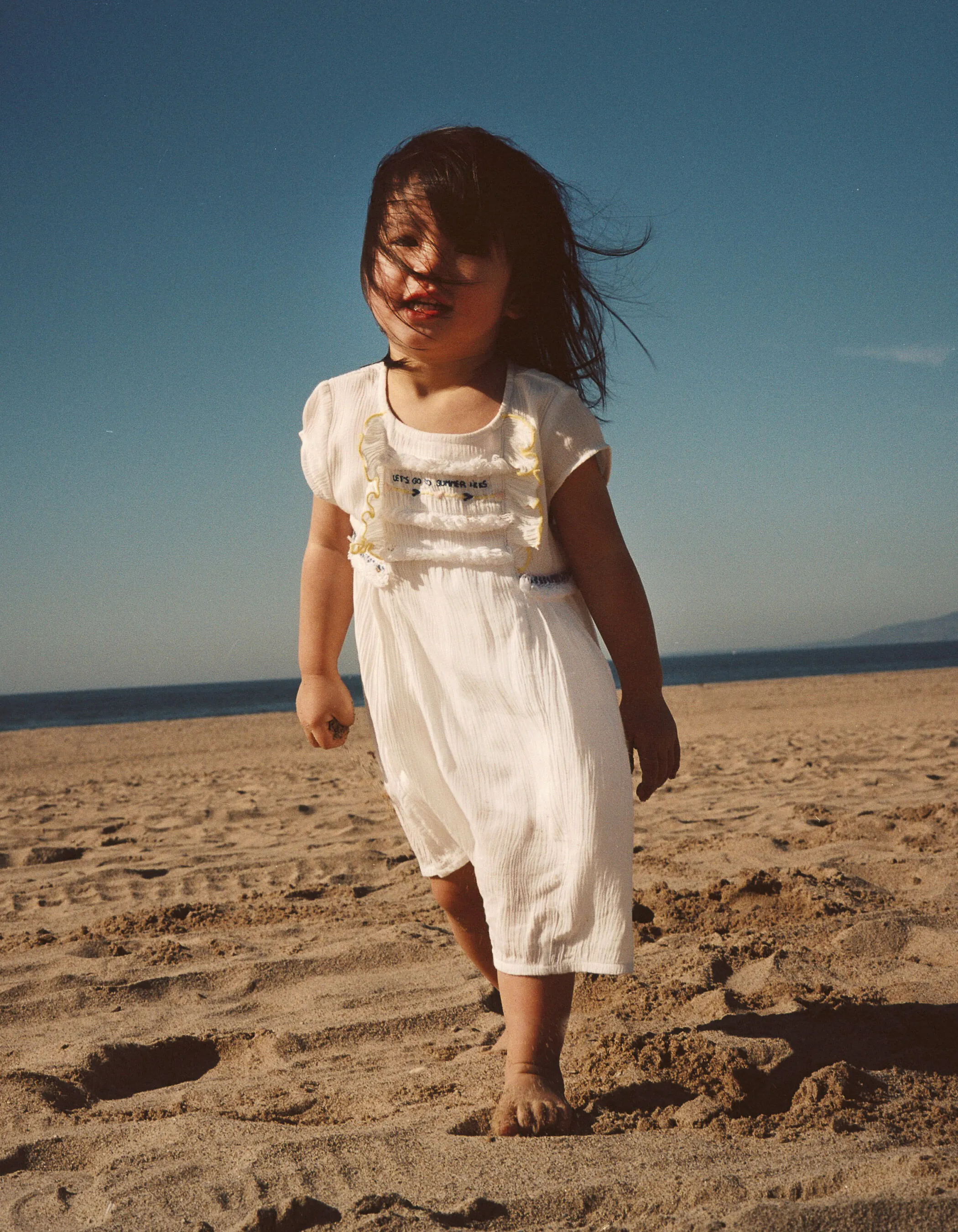 Robe blanc optique à broderies bébé fille